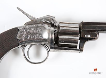 null Presentation case containing a WITTON DAW transitional pistol-revolver, English-style...