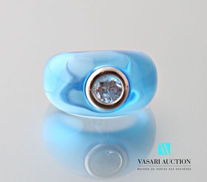 null Blue plexiglass ring set with a synthetic white stone set in 750 thousandths...