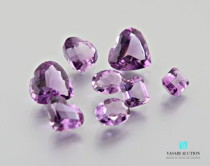 null A lot of 8 emerald-cut, heart-cut and oval amethysts for 69 carats.
