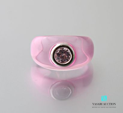 null Pink plexiglass ring set with a synthetic white stone set in 750 thousandths...