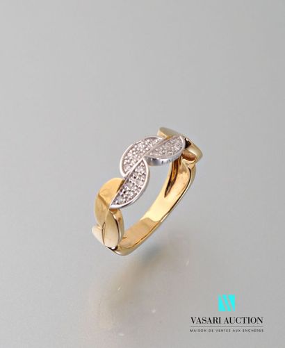 null Guy Laroche, ring in yellow gold 750 thousandths formed of half-circles, three...