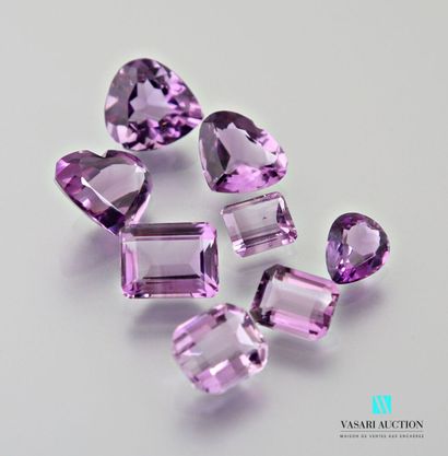 null A lot of 8 emerald, heart and pear-cut amethysts for 75 carats.
