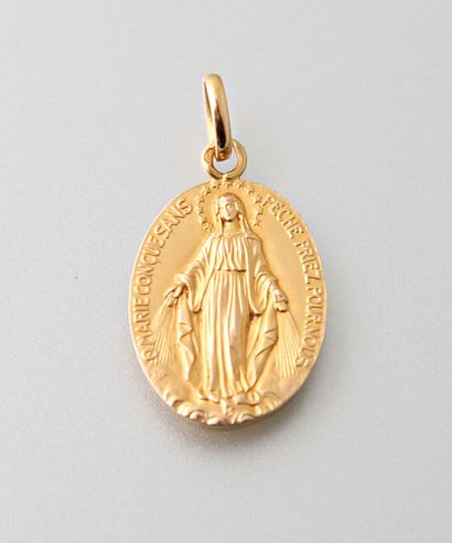 null Medal in yellow gold 750 thousandths featuring on the obverse the Virgin Mary...