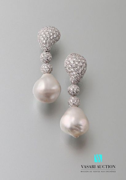 null Mutiara, pair of earrings in 750 thousandths white gold: three drooping motifs...