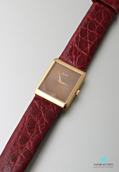 null Piaget, ladies' wristwatch, rectangular case in 750 thousandths yellow gold,...