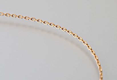 null 750 thousandths gold chain with forçat links, spring-ring clasp.
Weight: 5.52...