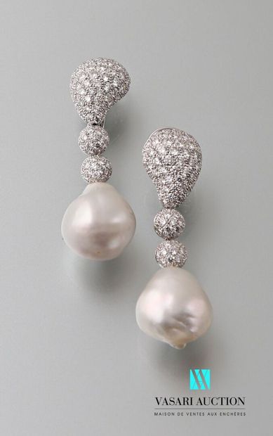 null Mutiara, pair of earrings in 750 thousandths white gold: three drooping motifs...