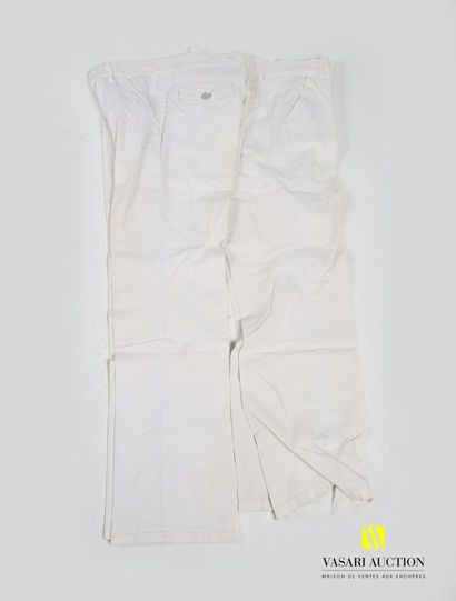 null ESCADA Linda for
Deux pantalons blanc en coton et élasthanne
Long. : 97 cm 
(taches,...