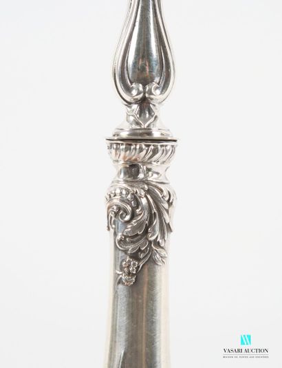 null 950 thousandths silver pie server, the handle decorated with reeds, acanthus...