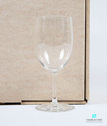 null BACCARAT
Suite of six plain crystal wine glasses, Perfection model. In their...