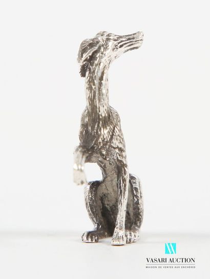 null 925 thousandths silver subject featuring a seated greyhound raising its paw.
Weight...