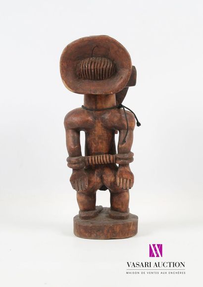 null AFRIQUE
Statue cultuelle en bois sculpté figurant un homme les mains noués derrière...