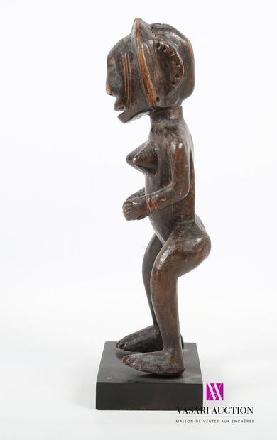 null MALI, BAMBARA
Statue féminine du jo en bois sculpté
Haut. : 38,5 cm