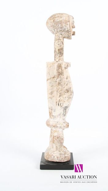 null TOGO, ADA / EWE
Statue Ada Ewe ern bois sculpté et patiné.
Haut. : 47,5 cm