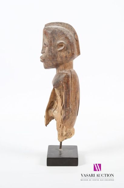 null BURKINA FASO, LOBI
Statuette en bois sculpté figurant un homme 
(accident et...