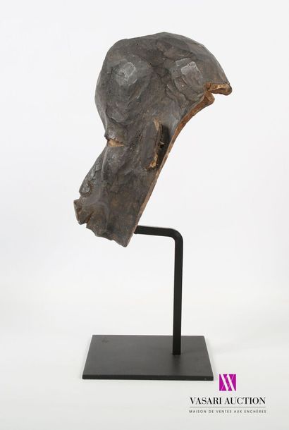 null TANZANIE
Masque Makonde en bois sculpté
(fendu)
Haut. : 26 cm
