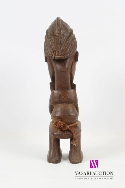null AFRIQUE
Statue cultuelle en bois sculpté figurant une homme accoudé sur ses...