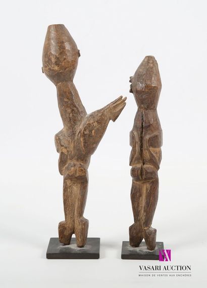 null BURKINA FASO, LOBI
Couple en bois sculpté l'un présentant un bras levé.
Haut....