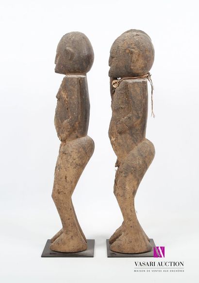 null BURKINA FASO, LOBI
Couple de statues en bois représentant deux personnages debout...