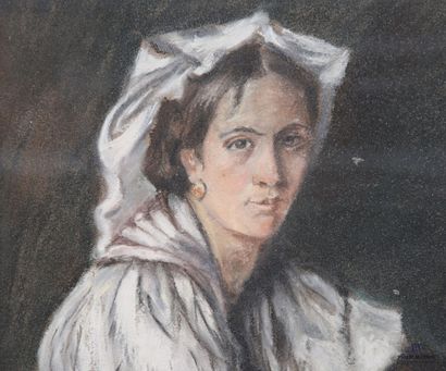null LAMOIS G. (XXème siècle)
Portrait de femme 
Pastel sur carton
Signée à droite...