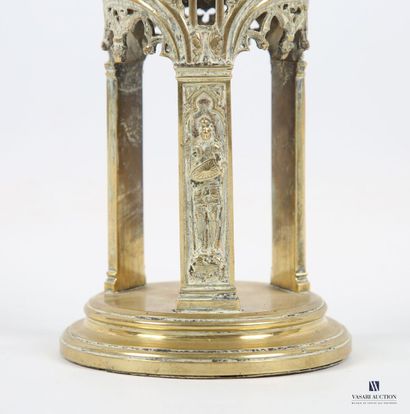 null Élément décoratif en bronze figurant un reliquaire en forme d'architecture gothique...