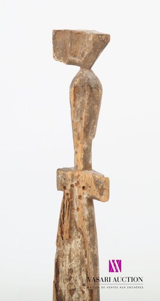 null TOGO, ADA
Statuette en bois sculpté anthropomorphe.
Haut. : 22 cm
