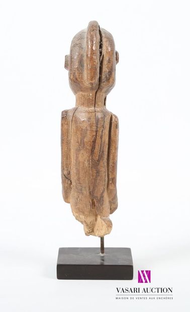 null BURKINA FASO, LOBI
Statuette en bois sculpté figurant un homme 
(accident et...