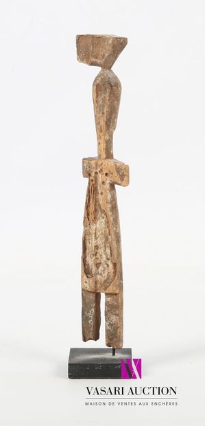 null TOGO, ADA
Statuette en bois sculpté anthropomorphe.
Haut. : 22 cm