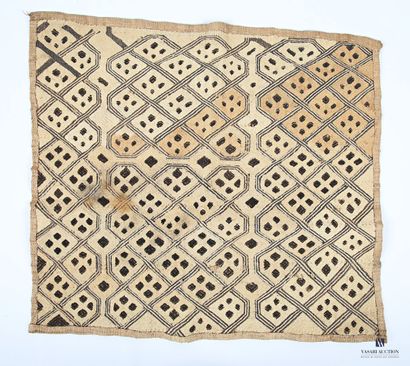 null Antique Kasaï velvet with a dotted pattern evoking the fur of a feline (royal...