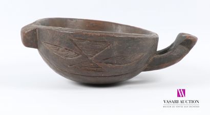 null Carved wooden bowl, the body engraved with geometric motifs, it has a small...