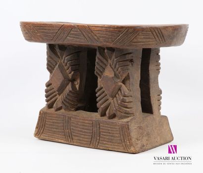 null CAMEROON - BAMILÉKÉ
Customary chief's stool in carved monoxyle wood, the slightly...