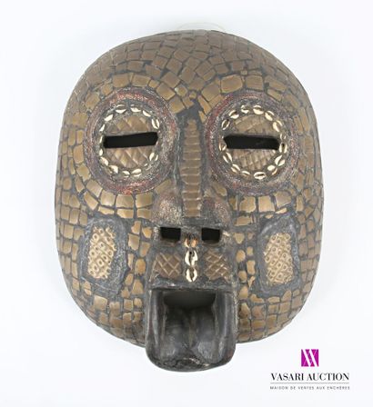 null Large carved wooden mask adorned with cowries and colored beads, flattened face...