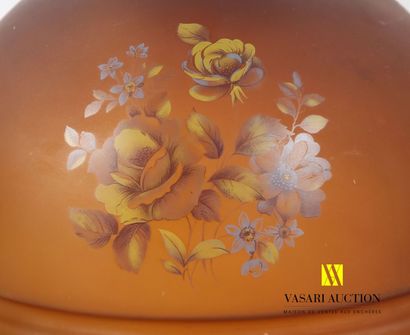 null Lot comprenant une vasque en verre teinté marron à décor imprimé de fleurs (égrenures...