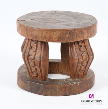 null CAMEROON - BAMILÉKÉ
Customary chief's stool with round cross-section in carved...