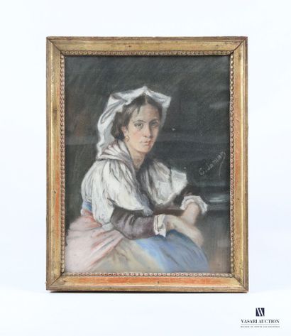 null LAMOIS G. (XXème siècle)
Portrait de femme 
Pastel sur carton
Signée à droite...