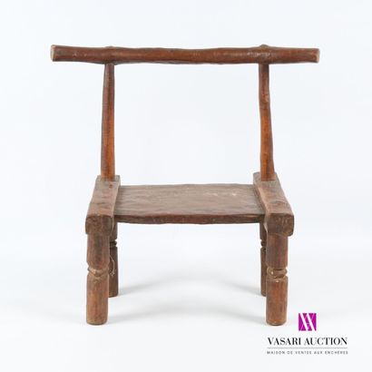 null BAOULÉ - COTE D'IVOIRE
Chaise en bois sculpté à patine cuivre, le dossier à...