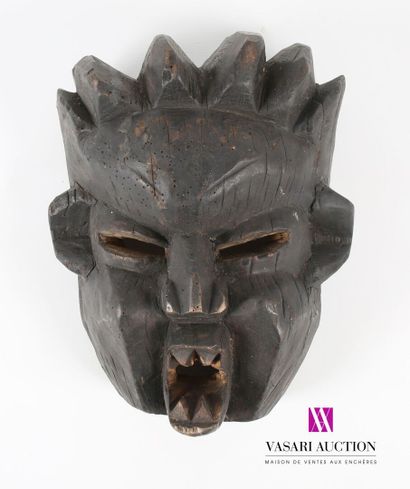 null CAMEROON
Carved wooden mask, expressive head, open mouth and visible teeth 
20th...