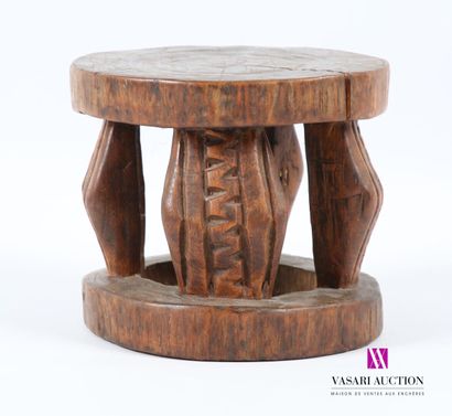 null CAMEROON - BAMILÉKÉ
Customary chief's stool with round cross-section in carved...