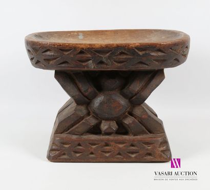 null CAMEROON - BAMILÉKÉ
Customary chief's stool in carved monoxyl wood, the slightly...