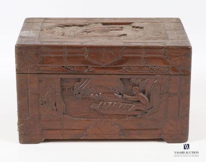 null Wooden box engraved or carved on all sides, decorated on the front and lid with...