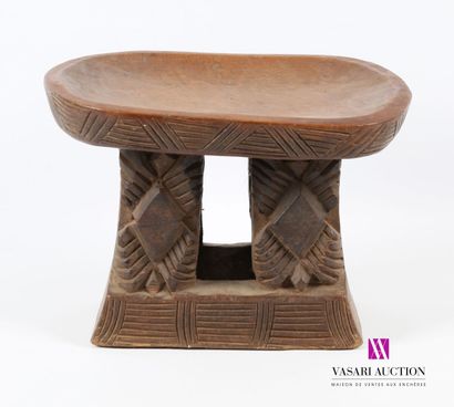 null CAMEROON - BAMILÉKÉ
Customary chief's stool in carved monoxyle wood, the slightly...