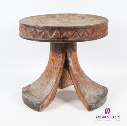 null CAMEROON - BAMILÉKÉ
Carved and patinated wood stool, the round, hollowed seat...