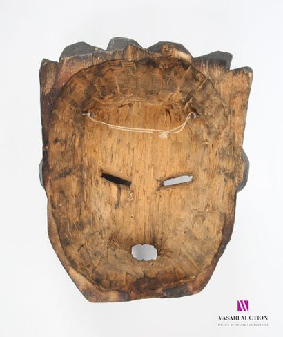 null CAMEROUN
Masque en bois sculpté, tête expressive, bouche ouverte et dents visibles...