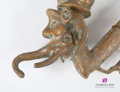 null BAMOUN - CAMEROON
Bronze pipe with stylized animal decoration on the stem, elephant-headed...