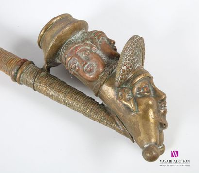 null BAMOUN - CAMEROON
Bronze pipe, the scabbard with a chubby man's head surmounted...