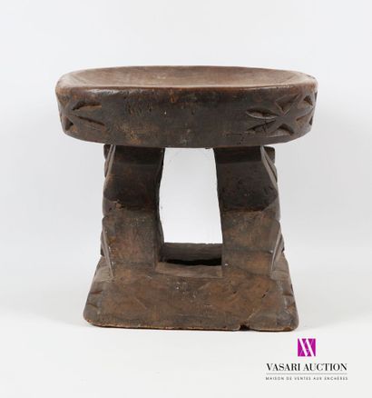 null CAMEROON - BAMILÉKÉ
Customary chief's stool in carved monoxyl wood, the slightly...