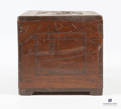 null Wooden box engraved or carved on all sides, decorated on the front and lid with...