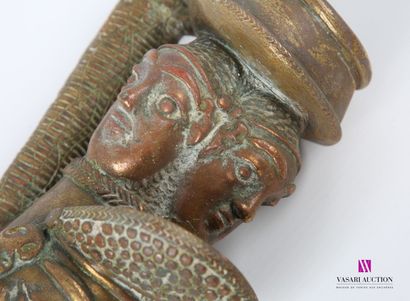null BAMOUN - CAMEROUN
Pipe en bronze, le fourreau à tête d'homme joufflu surmonté...