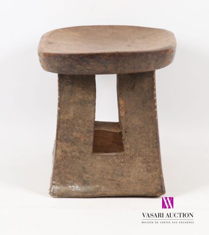 null CAMEROON - BAMILÉKÉ
Customary chief's stool in carved wood, the slightly hollowed...