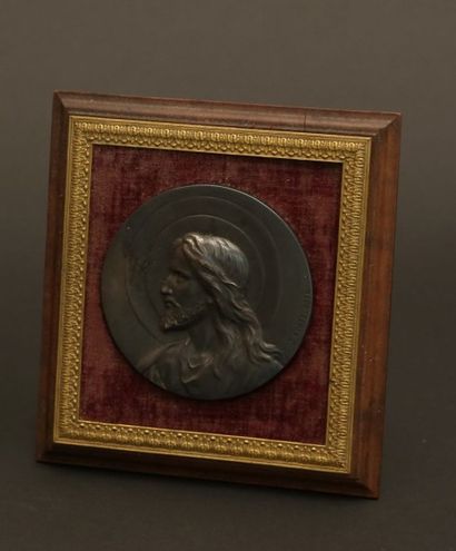 null KINSBURGER Sylvain (1855-1935)

Médaille en métal représentant le Christ auréolé

Signée...